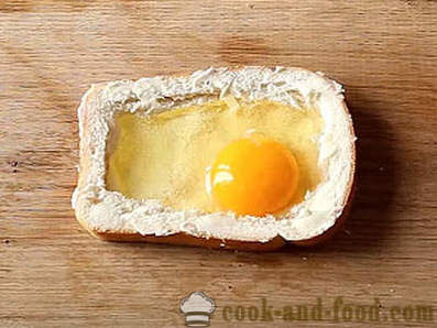 Hot sandwich med egg og ost i ovnen til frokost