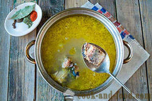 Ris suppe med hermetisert fisk