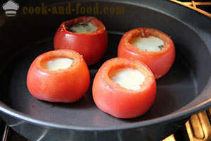 Fylte tomater med egg og ost