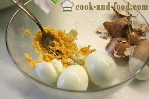 Stekte kaker med egg og vårløk