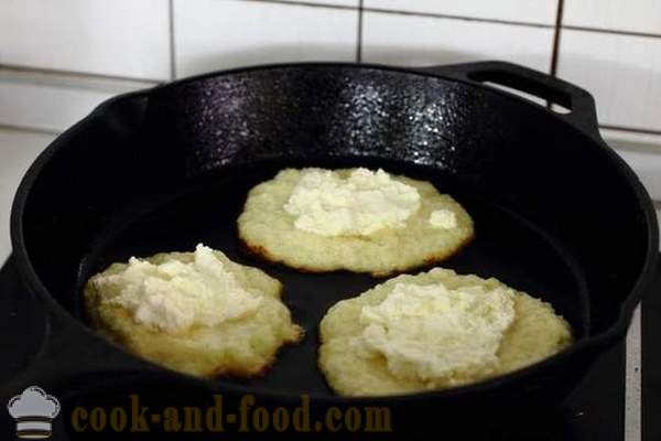 Potet pannekaker med ostemasse