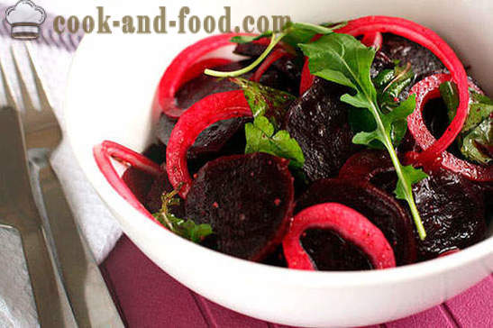 Salat av rødbeter og løk
