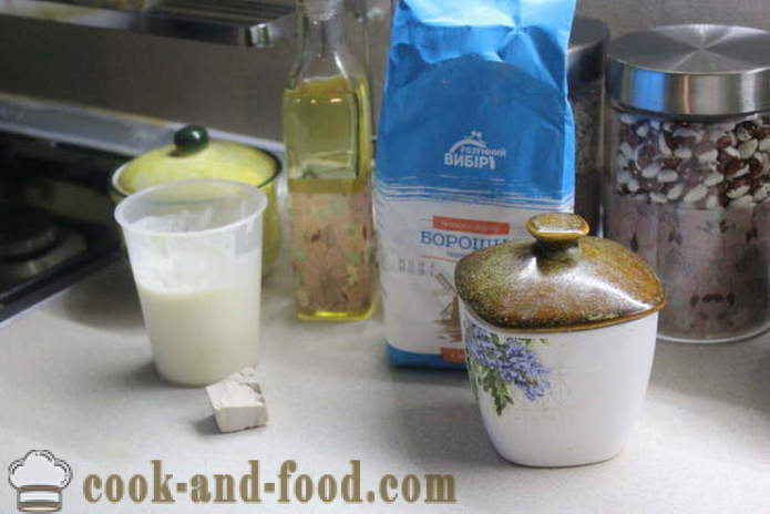 Griser i tepper på yoghurt og gjær - hvordan å lage pølser i bakverk i ovnen, med en trinnvis oppskrift bilder