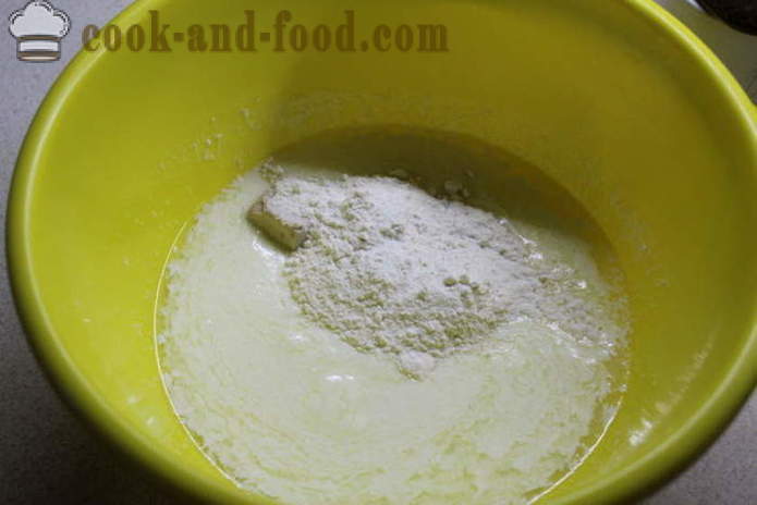 Griser i tepper på yoghurt og gjær - hvordan å lage pølser i bakverk i ovnen, med en trinnvis oppskrift bilder