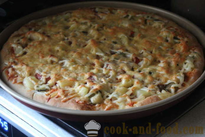 Gjær pizza med kjøtt og ost hjemme - trinn for trinn bilde-pizza oppskrift med kjøttdeig i ovnen