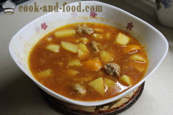 Potet suppe med kjøttboller og tomatpuré - Hvordan koke tomatsuppe med kjøttboller, med en trinnvis oppskrift bilder