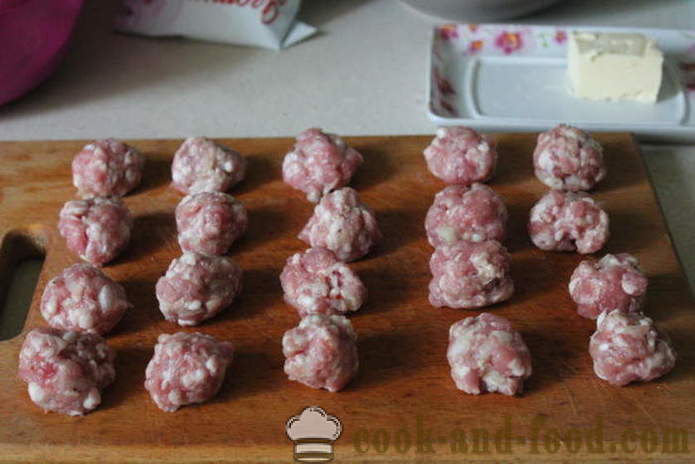 Svinekjøtt kjøttboller med sopp og fløtesaus - hvordan man skal fremstille kjøtt baller av kvernet kjøtt og sopp, en trinnvis oppskrift bilder
