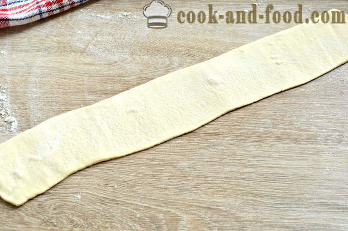 Pai snegle fra det ferdige butterdeig - som bakervarer et lag kake, sneglen med ost og pølser, en trinnvis oppskrift bilder