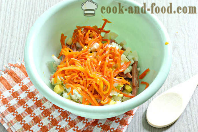 Salat med krutonger, koreansk gulrot, pølse - Hvordan forberede en salat med krutonger og majones, en trinnvis oppskrift bilder