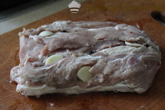 Hjem bakt i ovnen - som kokte svinekjøtt svinestek i folie, med en trinnvis oppskrift bilder