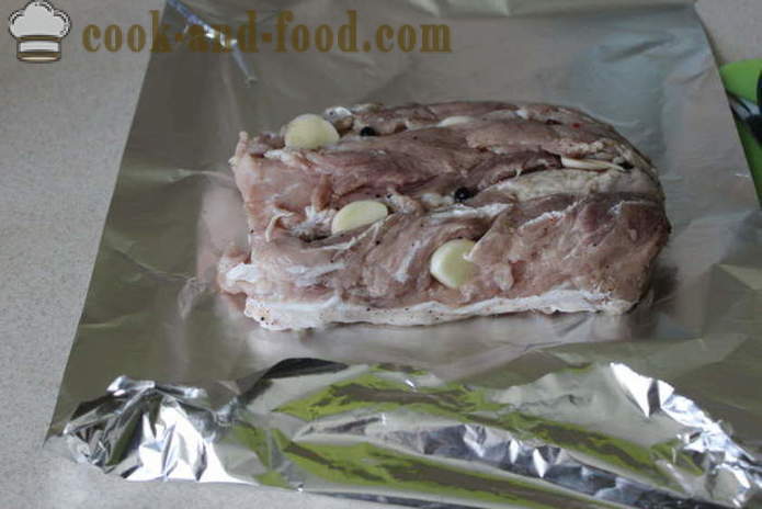 Hjem bakt i ovnen - som kokte svinekjøtt svinestek i folie, med en trinnvis oppskrift bilder