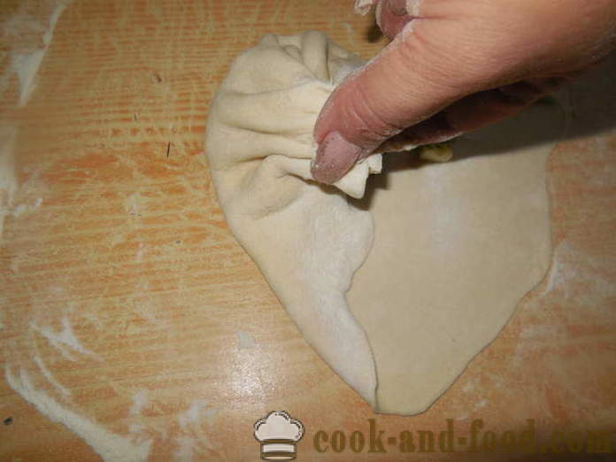 Kaker med egg og løk i en gryte - hvordan å bake usyrede brød, en trinnvis oppskrift bilder