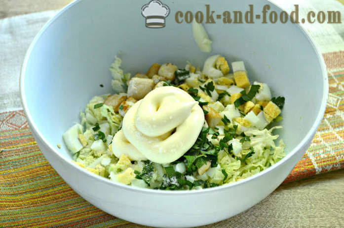 Salat med kinakål, krutonger og kylling - hvordan å lage en salat av kinakål er deilig, med en trinnvis oppskrift bilder