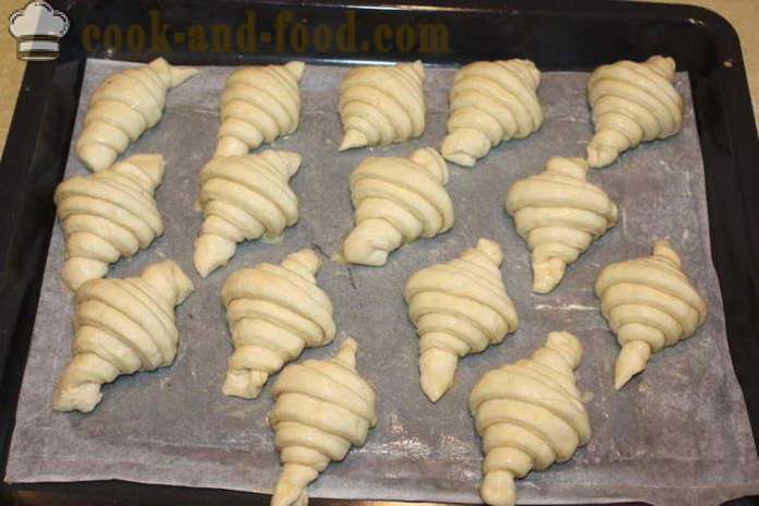 Franske croissanter uten fylling - hvordan å lage croissanter flassende gjærdeig, en trinnvis oppskrift bilder