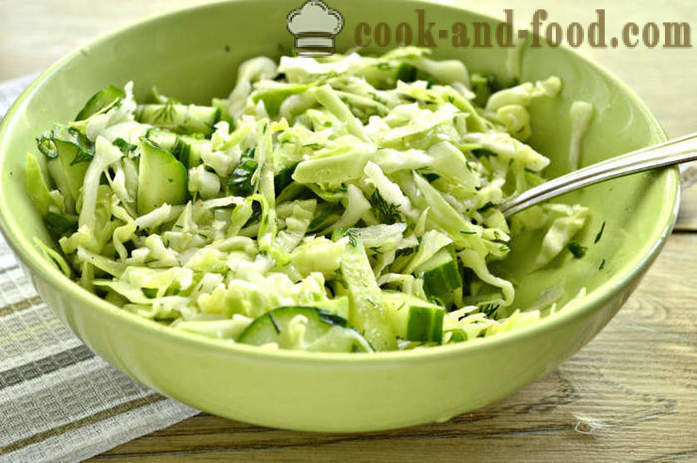 Enkel salat av kål og agurk med eddik - hvordan å lage en deilig salat av fersk kål og agurk med en trinnvis oppskrift bilder