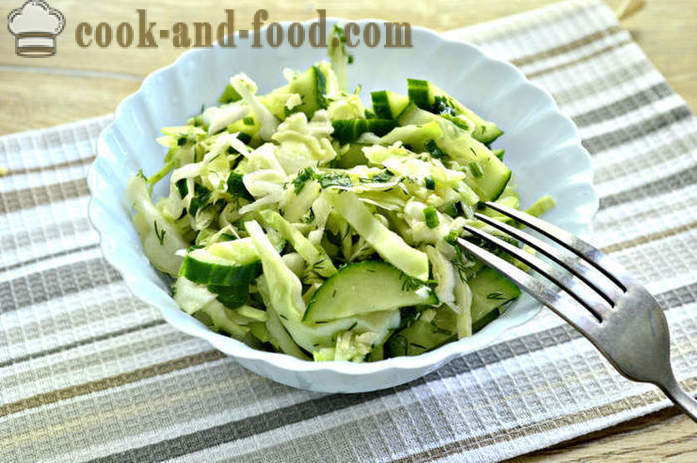 Enkel salat av kål og agurk med eddik - hvordan å lage en deilig salat av fersk kål og agurk med en trinnvis oppskrift bilder