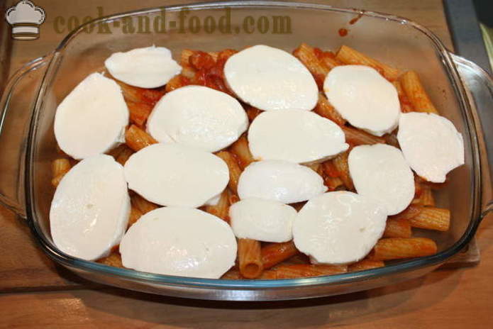 Italiensk ziti fatet - som pasta bake i ovnen med ost, tomat og skinke, en trinnvis oppskrift bilder