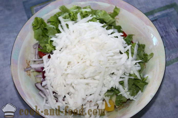 Salat med grønnsaker og mozzarella - Hvordan lage en salat med grønnsaker og ost, med en trinnvis oppskrift bilder