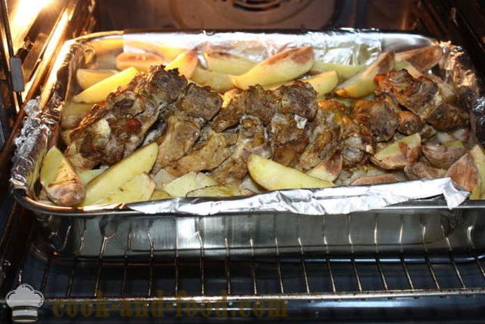 Bakte ribbe med poteter i ovnen - som bakte poteter med bacon, en trinnvis oppskrift bilder