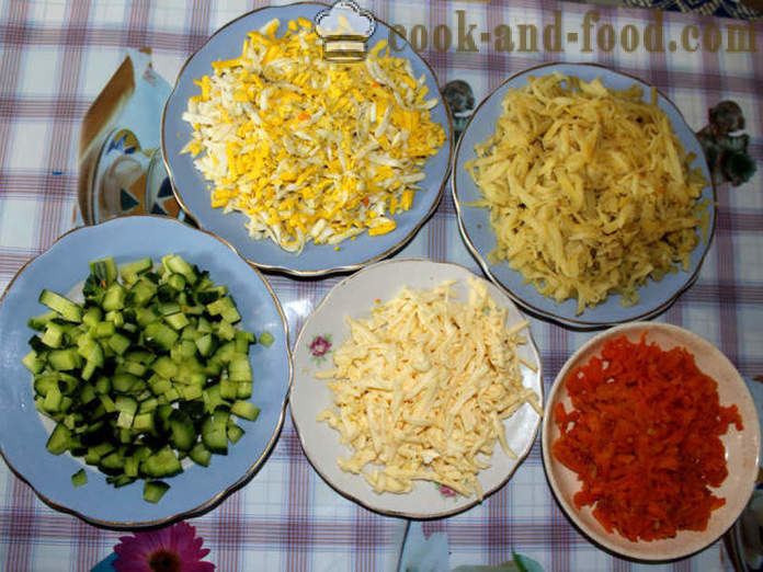 Enkelt sjampinjong salat med sopp og ost - hvordan å forberede en salat med sopp, en trinnvis oppskrift bilder
