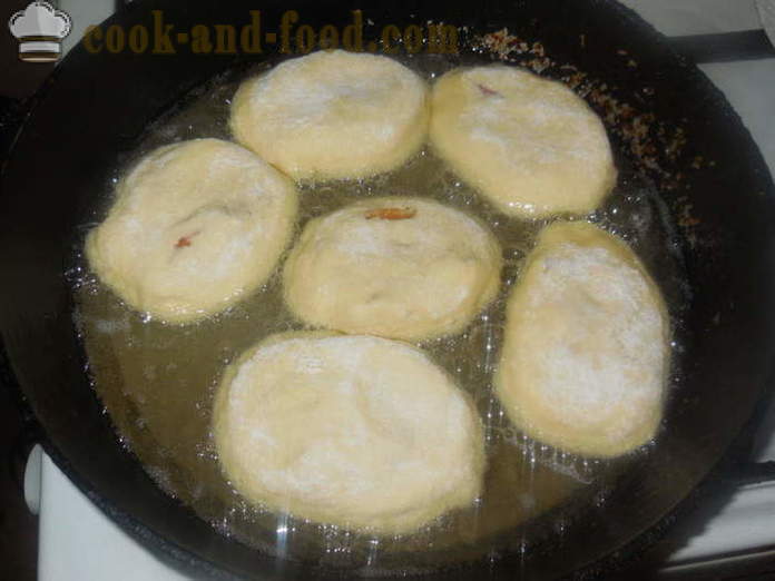 Kaker fra cottage cheese deig med aprikoser i en panne - hvordan å lage kaker med aprikoser, trinnvis oppskrift bilder
