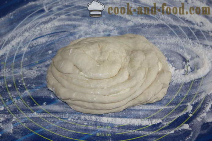 Cake gjær butterdeig fylt med kylling og poteter - hvordan å bake en kake med kylling og poteter i ovnen, med en trinnvis oppskrift bilder