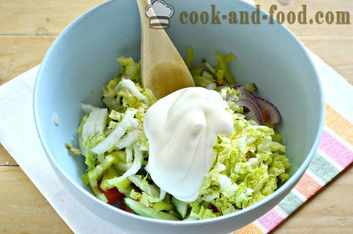 Deilig salat med kinakål og grønnsaker - hvordan å lage en salat av kinakål, tomater og agurker, med en trinnvis oppskrift bilder