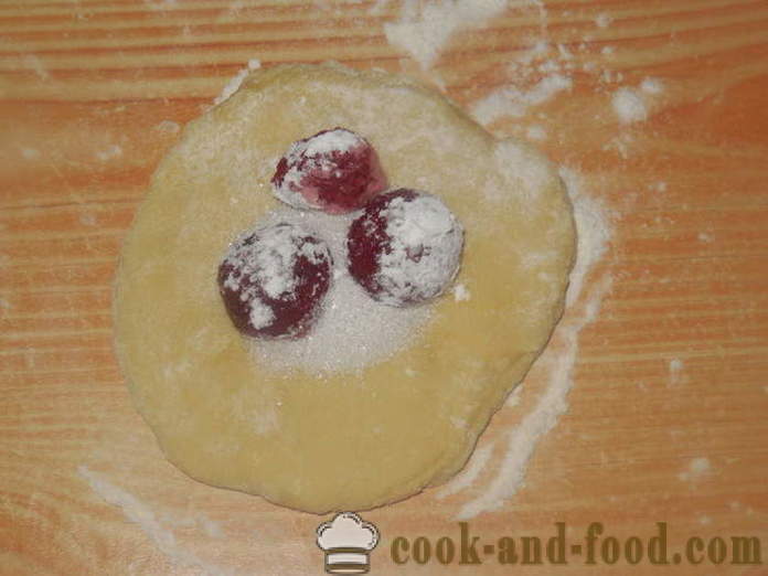 Vind kaker med jordbær - hvordan å lage mat kaker med jordbær i ovnen, med en trinnvis oppskrift bilder