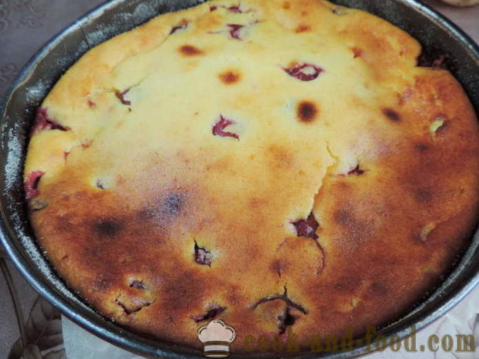 Deilig og enkel ostemasse pudding med kirsebær - Hvordan lage cottage cheese gryte i ovnen, med en trinnvis oppskrift bilder