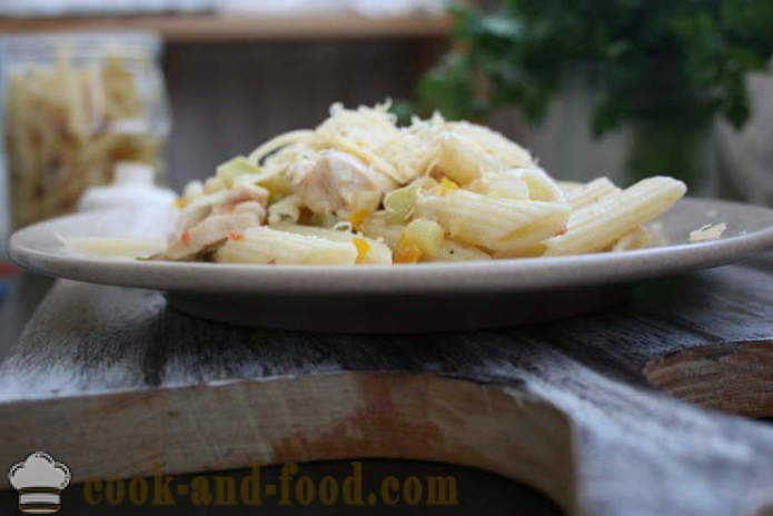 Italiensk hjemmelaget pasta med kylling, grønnsaker og ost - hvordan å lage italiensk pasta hjemme, steg for steg oppskrift bilder