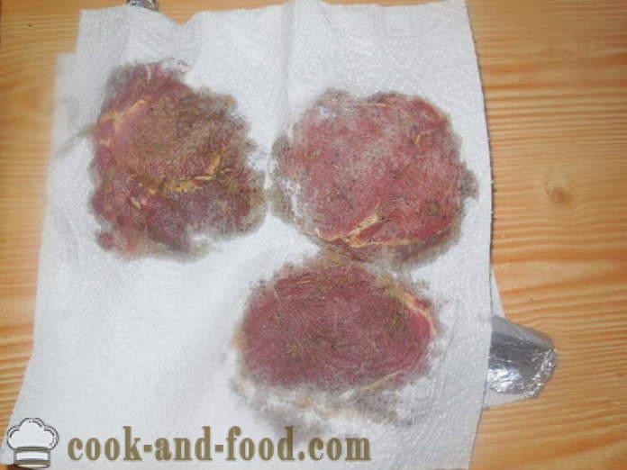 Bakt kalvekjøtt loin på beinet - hvordan å lage mat saftig loin på beinet i ovnen, med en trinnvis oppskrift bilder