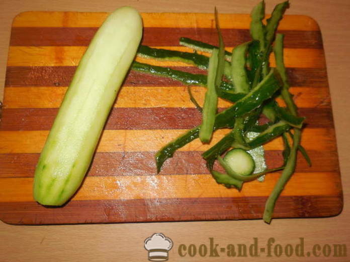 Spring salat med ramsløk med egg, agurk og pepper - hvordan å lage mat riktig salat av fersk hvitløk, en trinnvis oppskrift bilder