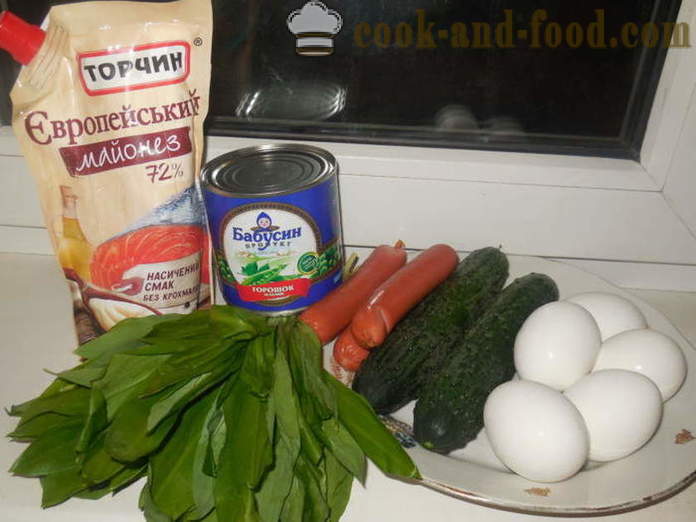 Spring salat med ramsløk med egg, agurk og pepper - hvordan å lage mat riktig salat av fersk hvitløk, en trinnvis oppskrift bilder
