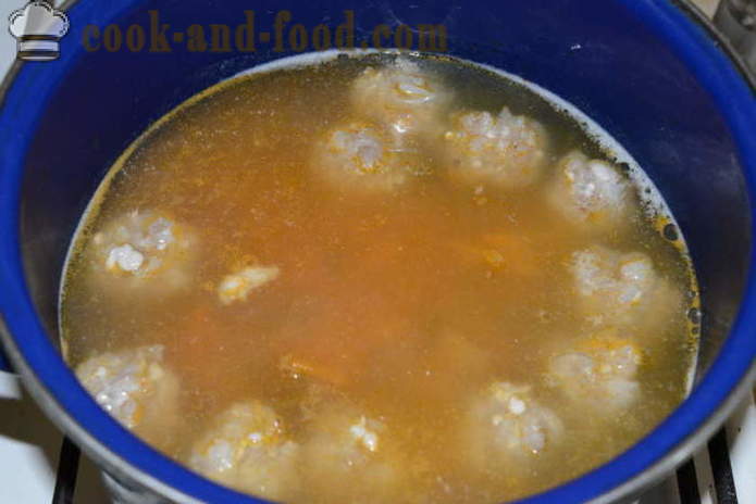 Potet suppe med frosne kjøttboller og syltede agurker - Hvordan koke potet suppe med kjøttboller, med en trinnvis oppskrift bilder