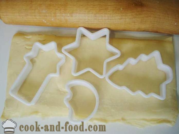 Rask og velsmakende cookies fra flass usyret deig med sukker og peanøtter - hvordan å lage kaker av butterdeig i ovnen, med en trinnvis oppskrift bilder