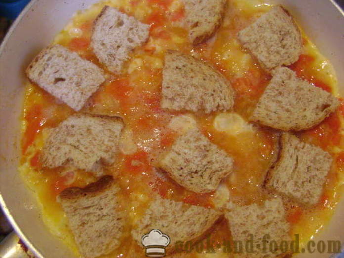 Egge på italiensk - hvordan å lage eggerøre med tomater, ost og brød, med en trinnvis oppskrift bilder