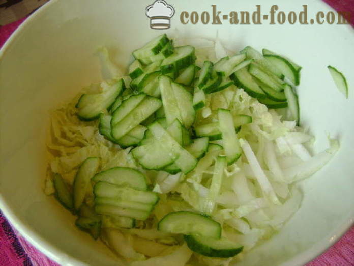 Salat med kinakål, agurk, egg og vårløk - hvordan å lage en deilig salat av kinakål, en trinnvis oppskrift bilder