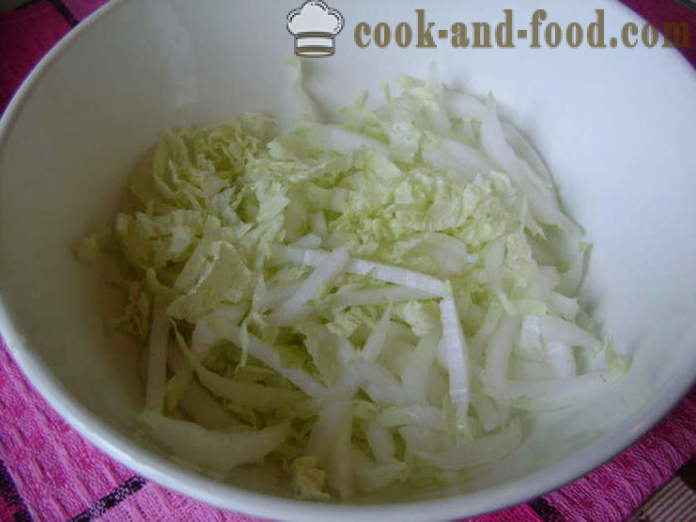 Salat med kinakål, agurk, egg og vårløk - hvordan å lage en deilig salat av kinakål, en trinnvis oppskrift bilder
