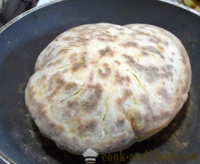 Khachapuri i Imereti ost - hvordan å lage tortillas med ost i en stekepanne, en trinnvis oppskrift bilder