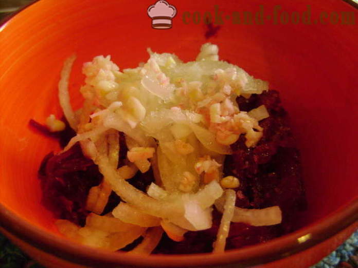 Rødbeter salat uten majones, hvitløk og løk - hvordan å forberede en salat av rødbeter, en trinnvis oppskrift bilder