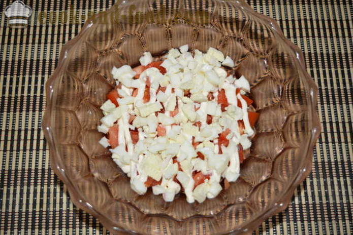 Salat med krabbe pinner, tomater, ost og egg - hvordan å lage en deilig salat med krabbe pinner, en trinnvis oppskrift bilder