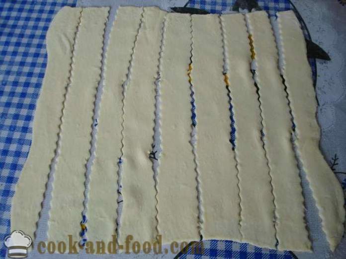Roser fra ferdig butterdeig med kjøttdeig - hvordan å lage butterdeig med kjøttdeig i ovnen, med en trinnvis oppskrift bilder