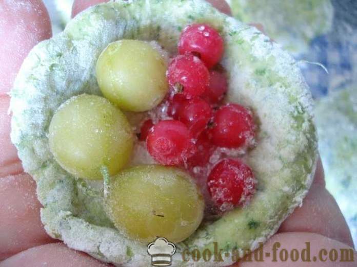 Fluffy dumplings med frosne bær - hvordan å lage dumplings med bær på et par, med en trinnvis oppskrift bilder