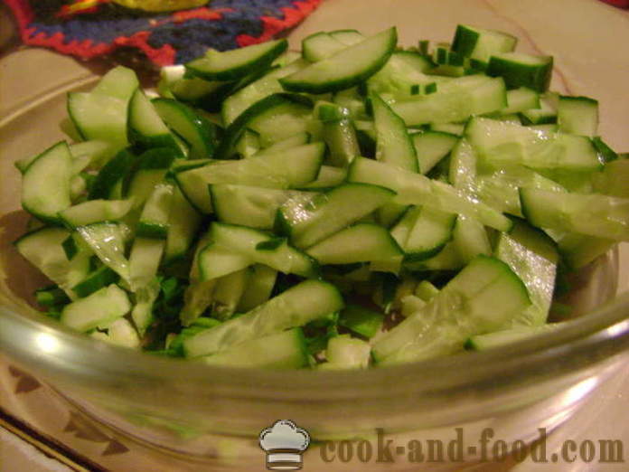 Salat: agurk, egg, gressløk og majones - hvordan å lage agurksalat med majones, en trinnvis oppskrift bilder