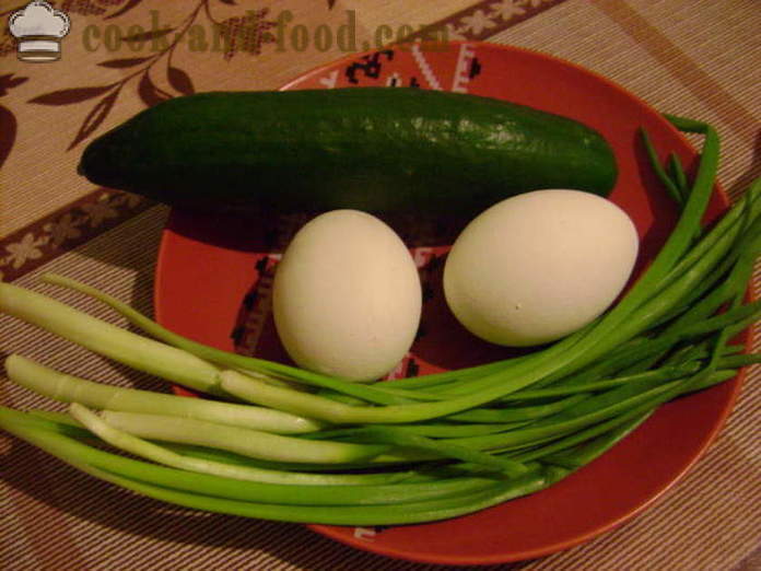 Salat: agurk, egg, gressløk og majones - hvordan å lage agurksalat med majones, en trinnvis oppskrift bilder