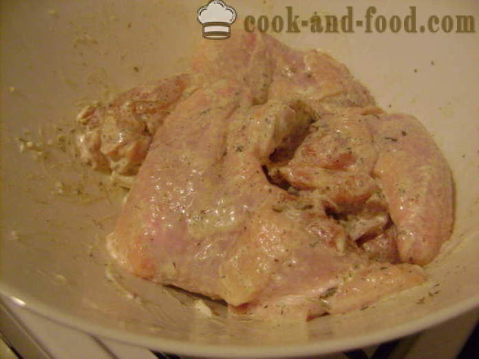 Kyllingvinger på en seng av potet i ovnen - hvordan å lage vinger og poteter i ovnen, med en trinnvis oppskrift bilder