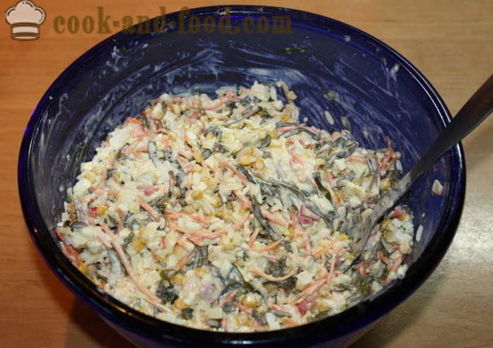En enkel salat med tang, egg og krabbe palochkami- hvordan man skal fremstille en salat med tang, en trinnvis oppskrift bilder