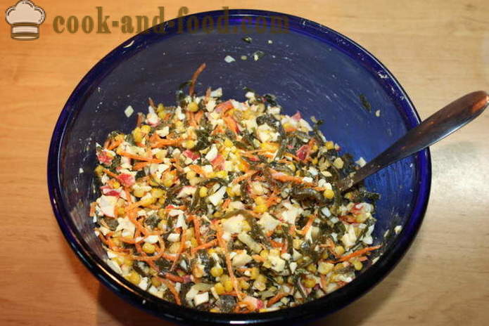 En enkel salat med tang, egg og krabbe palochkami- hvordan man skal fremstille en salat med tang, en trinnvis oppskrift bilder