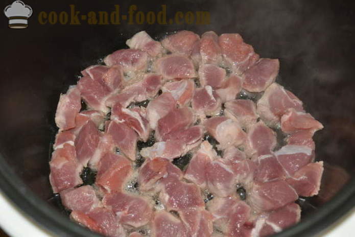 Svinekjøtt med sopp i multivarka som gulasj - hvordan å lage mat svinekjøtt med sopp i multivarka, trinnvis oppskrift bilder