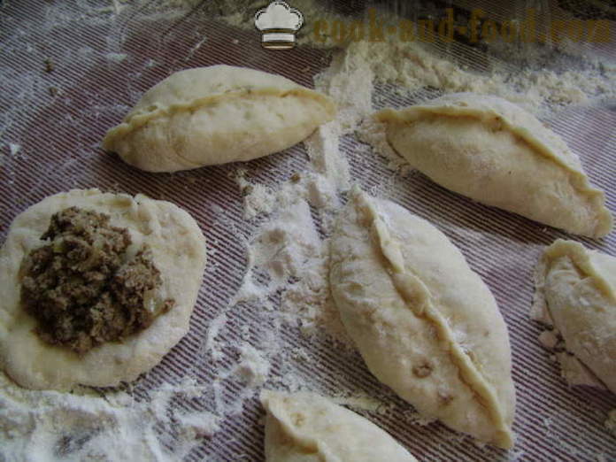 Deilig stekt pies med leveren - hvordan å lage paier med lever stekt i panne, med en trinnvis oppskrift bilder
